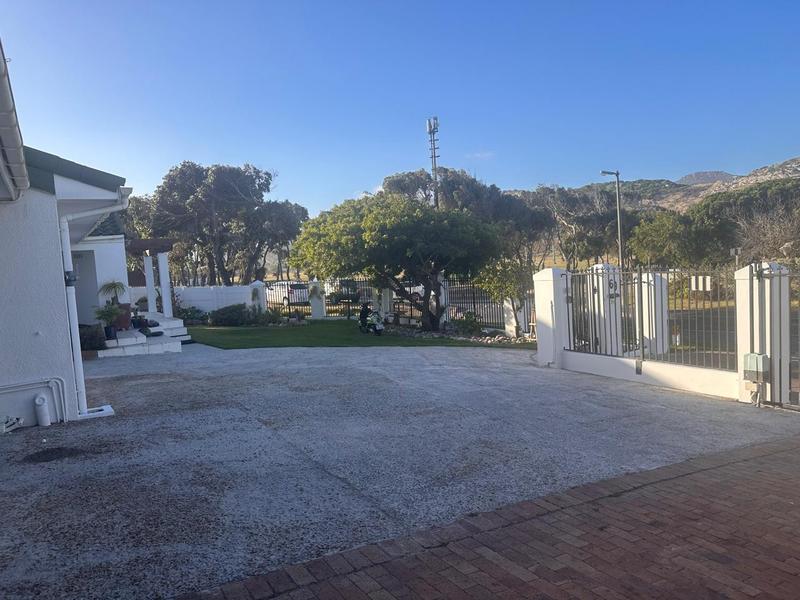 4 Bedroom Property for Sale in Fish Hoek Western Cape